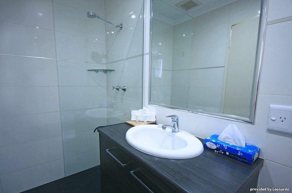 Quality Hotel Darwin Airport Buitenkant foto Bathroom